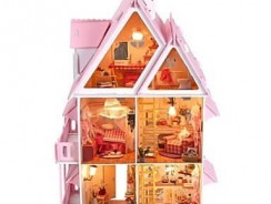 Ein Highlight bei jedem Licht: Das Puppenhaus mit Beleuchtung